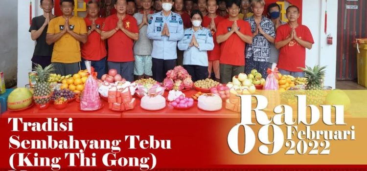 WARGA BINAAN BUDDHA LAKSANAKAN SEMBAHYANG DEWA LANGIT THI KONG DI VIHARA BUDDHA SASANA LAPAS KELAS I MEDAN KANWIL KEMENKUMHAM SUMUT